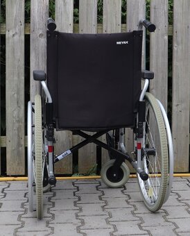 045-Mechanický invalidní vozík Meyra. - 4