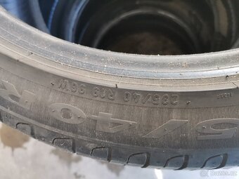 Pirelli 235/40R19 - 4