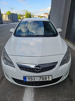 Opel Astra Hatchback 1.7 cdti r.v 2011 prav.servis nová STK - 4
