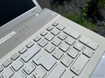 velký 17" notebook SONY Vaio - grafika na hry ATI - 4