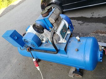 Kompresor ORLÍK 2JSK-75 - 833L/min, 300L, 8bar, 7,5KW - 4