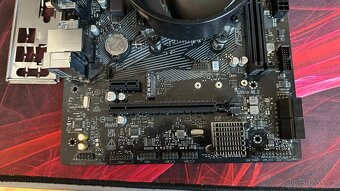 Asrock A520M-HVS + Ryzen 5 3600 (6C/12T) - 4