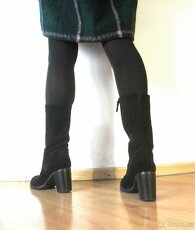 Černé kožené semišové kozačky na stabilním podpatku - 4