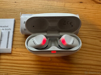 Bezdrátová sluchátka SONY WF-SP800N bílá - 4