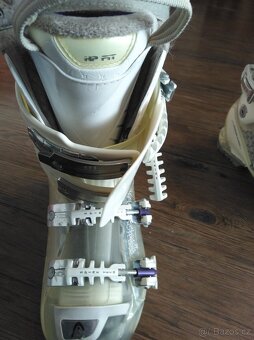 Prodám velmi pěkné dámské lyžáky HEAD velikost 38 - 4