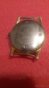 4 použité náramkové hodinky + 3 kovové řetízky - 4