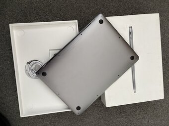 Macbook Air 13" M1 chip 8 GB RAM | 256 SSD | TOP stav - 4