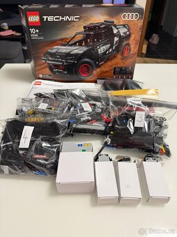 LEGO Technic 42160 - Audi RS Q e-tron - 4
