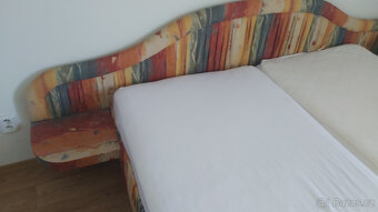 Prodám starší čalouněnou dvoupostel 210 x 170 cm - 4