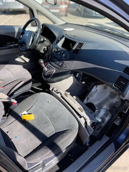 Mitsubishi Grandis - 4