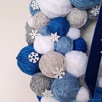 Vánoční zimní klubíčkový věnec s jelenem - 4