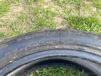 Bridgestone 225/45R19 letní - 4