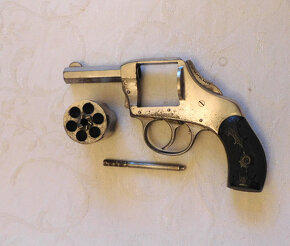 Revolver Harington and Richardson - 4