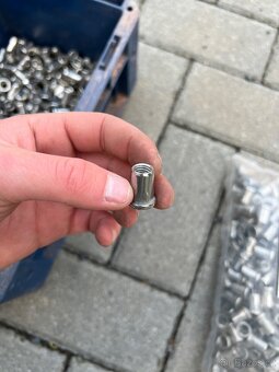 nýtovací matice M8 - 4