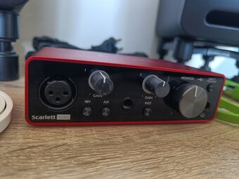 Focusrite Scarlett Solo 3th Gen, Tannoy Reveal 402, a další - 4