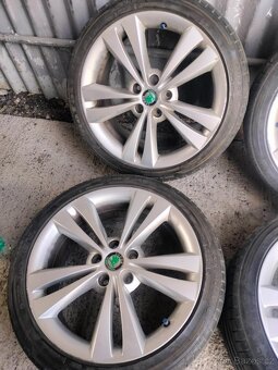 4ks alu disky orig. Škoda 5x112 R18 pneu 225/40 r18 - 4