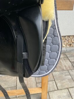 DREZURNI SEDLO PRESTIGE LUCKY DRESSAGE POSEDLI 16,5 KOMORA 3 - 4