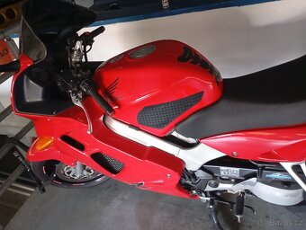 Honda vfr800 fi - 4
