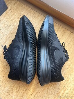 Nike Run Defy - 4
