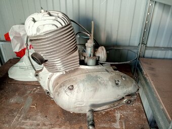 Jawa 250 - 4