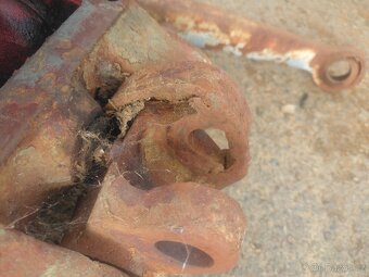 Víko hydrauliky zetor - 4