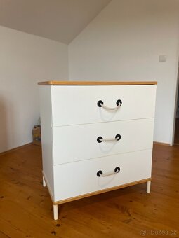 1 x šatní skříň + 3 x skříňka do dětského pokoje - 4