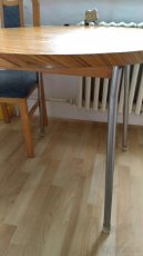 Kulatý jídelní stůl - 4