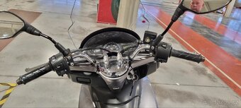 Skútr Honda 125PCX - 4