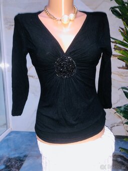 cerny # top# halenka#  spolecensky# business - 4