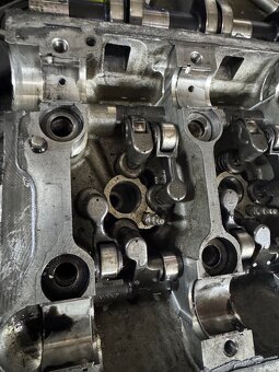 Hlava motoru 2.0 tdi 16v - 4