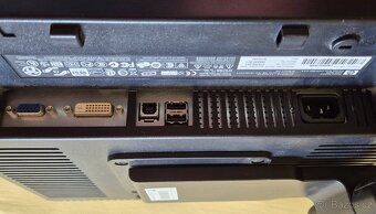 Monitor HP - 17" - 4