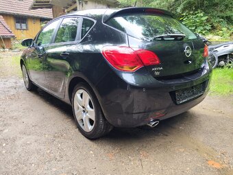 Opel Astra J 1.4i 88 kW 130km 1 majitel - 4