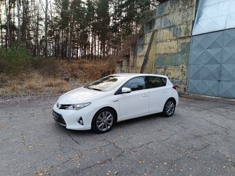 Toyota Auris Hybrid 1.8 rok 2013, Servis jen Toyota - 4