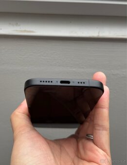 iPhone 16 128 GB černá - 4