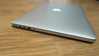 Apple MacBook Pro 15,4", i7, 16GB RAM, 250GB SSD - 4