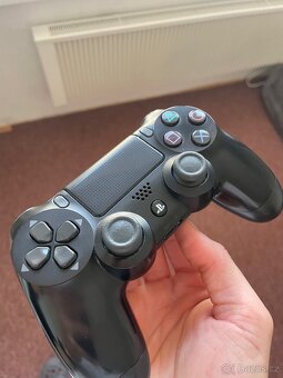 Ovladač PS4 - 4