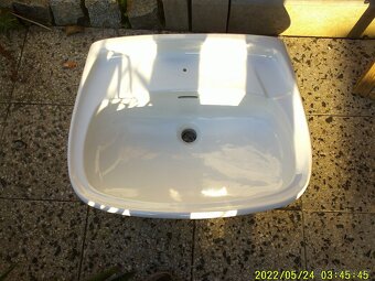 UMYVADLO a skřínka na špinavé prádlo a pod. - 4