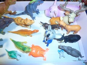 HRAČKY,POSTAVY PRAVĚCÍ DINOSAUŘI,ZVÍŘATA Z DNEŠNÍ DOBY, ATD. - 4