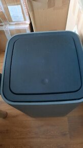 Odpadkový koš + menší kulatý stolek - 4