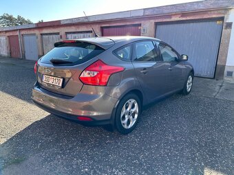 FORD FOCUS 1.6 16V 77 kw - benzín - 4