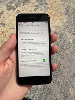 iPhone SE 2020 64gb černý - 4