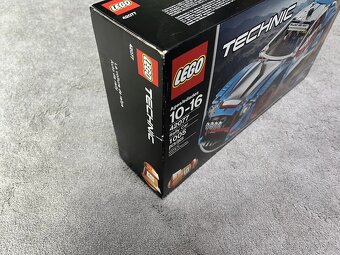 LEGO Technic 42077 Závodní auto - 4