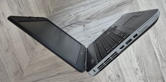 Dell Latitude E5530 (i3 2,4GHz, 3GB RAM, 320 GB HDD) - 4