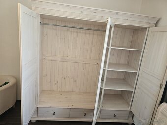 Celodřevěná ložnice Postel s úložným prostorem. - 4