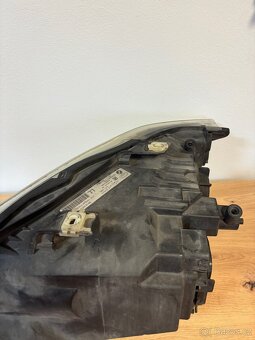 Pravý světlomet BMW E90 - 4