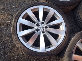 ALU kola originál VW 19" Lugano s letními pneu - 4