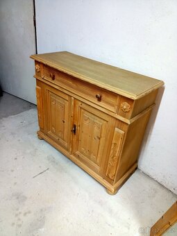 Prodám hezkou sestavu z masivu-komoda,věšák,zrcadlo. - 4