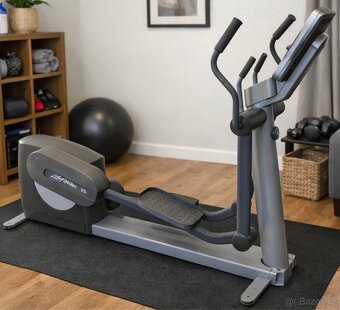 Eliptický trenažér Life Fitness 93x - 4