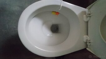 Prodám splachovací WC kombi - 4