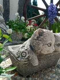 Zahradní dekorace- Květník Koťata v košíku - 4